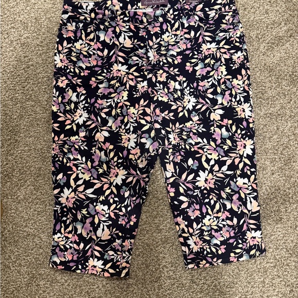 Gloria Vanderbilt Pants - Floral Print Capris